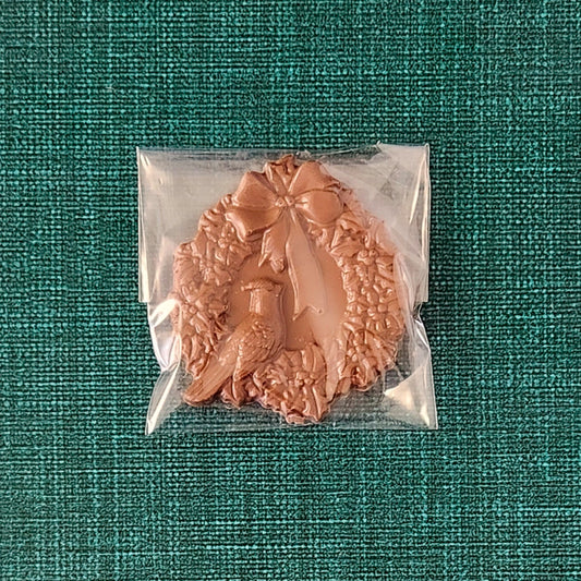 Cardinal in a Wreath Solid Chocolate Favor