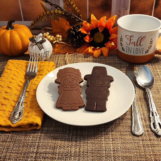 Enjoy these charming milk and dark chocolate treats shaped as boy and girl pilgrims.