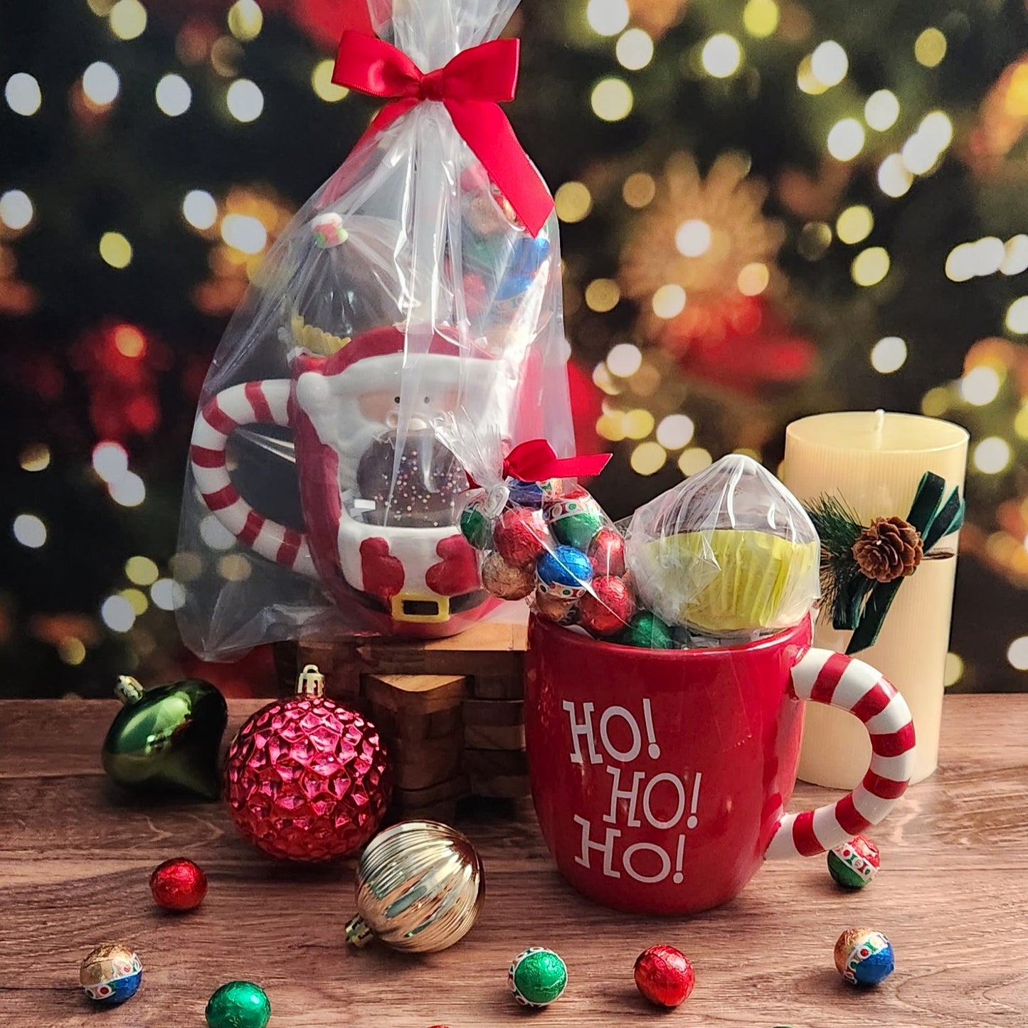 Enjoy the season with this charming ceramic mug featuring Santa with a built-in a cookie holder. Comes with a milk chocolate shortbread cookie, hot cocoa bomb, and foiled ornaments.
