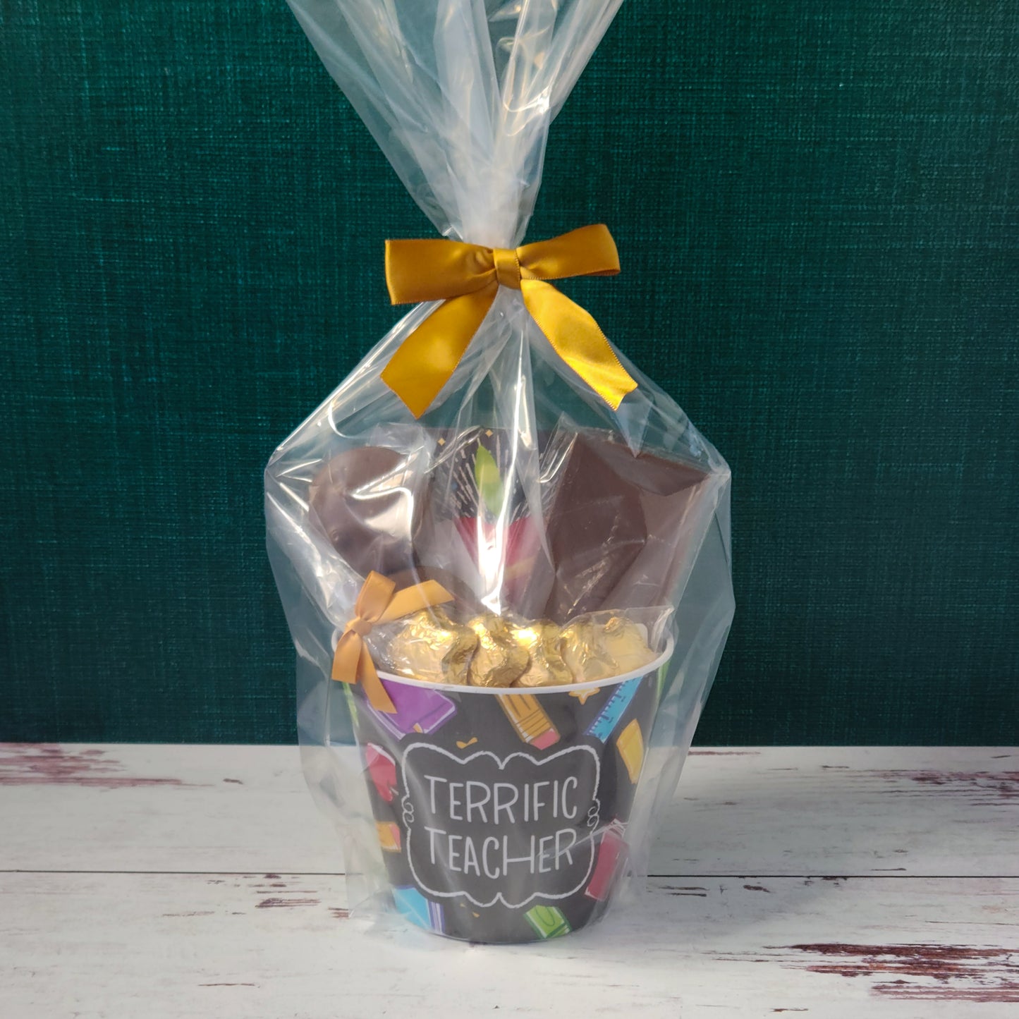 Celebrate your teachers with our Teacher Appreciation Gift Basket.
Inside, they’ll discover a mix of our customer favorites: a 9 piece sampler assortment, Milk Chocolate Gold Foiled Stars, Milk Chocolate Covered Oreos, and a solid Milk Chocolate Bar with #1 Teacher embossed on top—because they truly are.