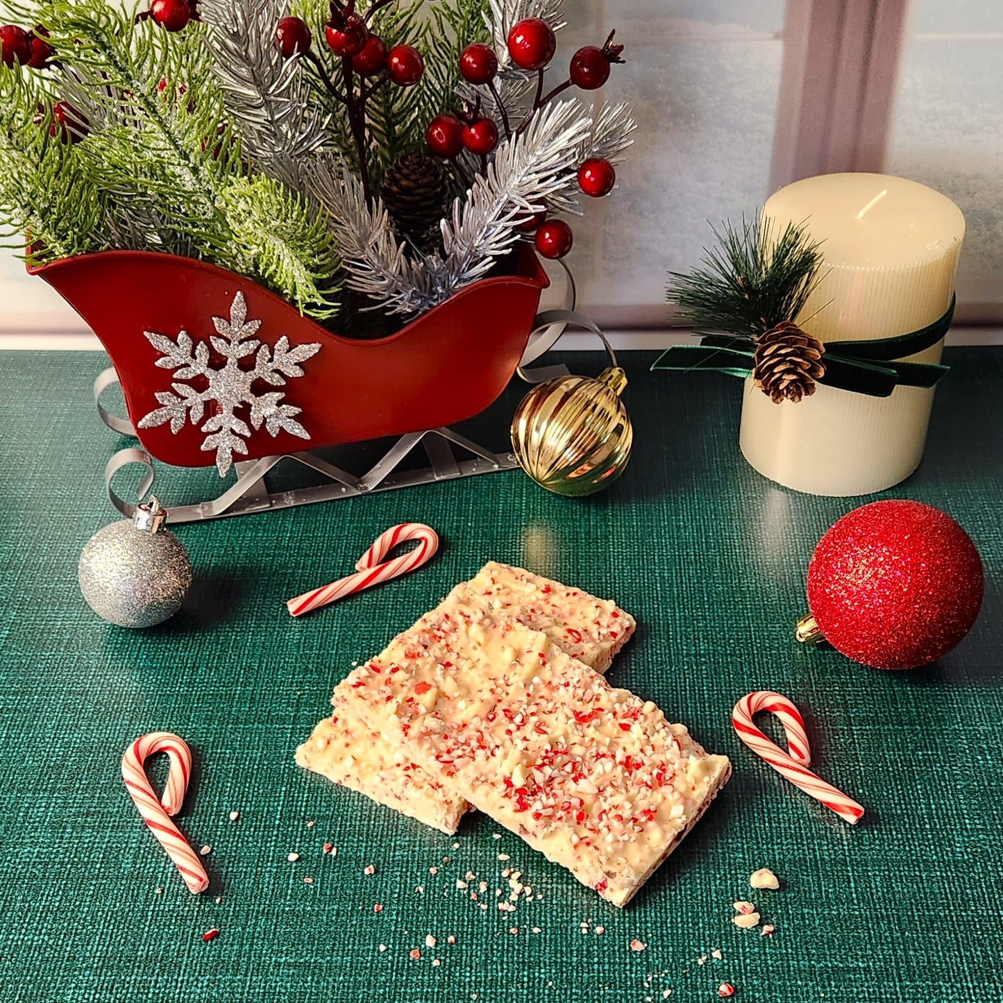 Creamy White Chocolate mixed with refreshing peppermint candy cane pieces.