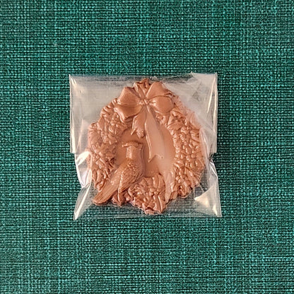 Cardinal in a Wreath Solid Chocolate Favor