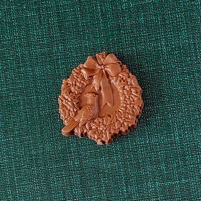 Cardinal in a Wreath Solid Chocolate Favor