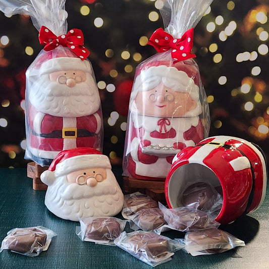 What's a cookie jar without cookies? Celebrate Christmas Eve with one of these adorable Santa Claus and Mrs Claus cookie jars filled with 10 milk chocolate covered Oreos 
