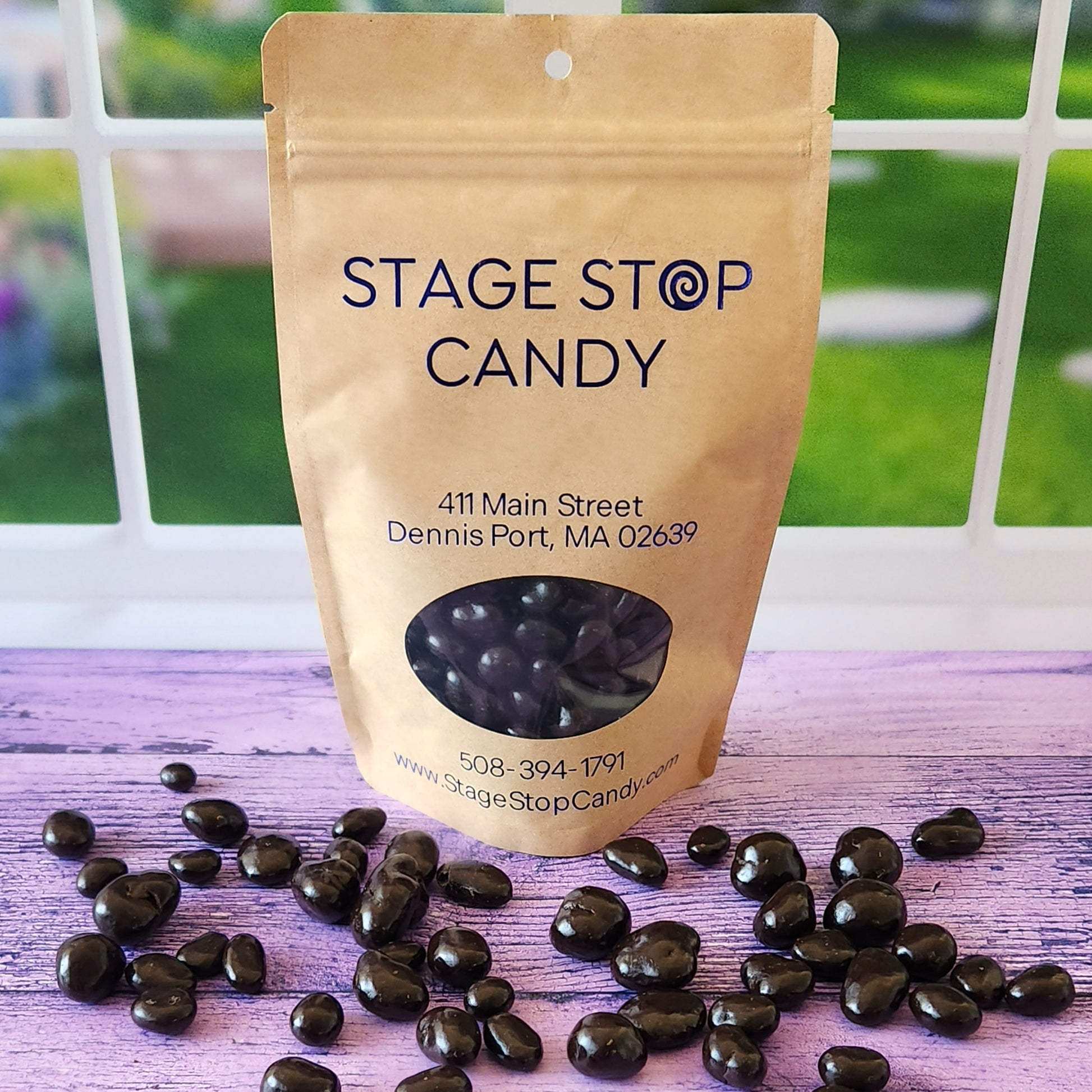 Dark chocolate covered cranberries.
Choose between a convenient 6-ounce bag or an 11-ounce bag