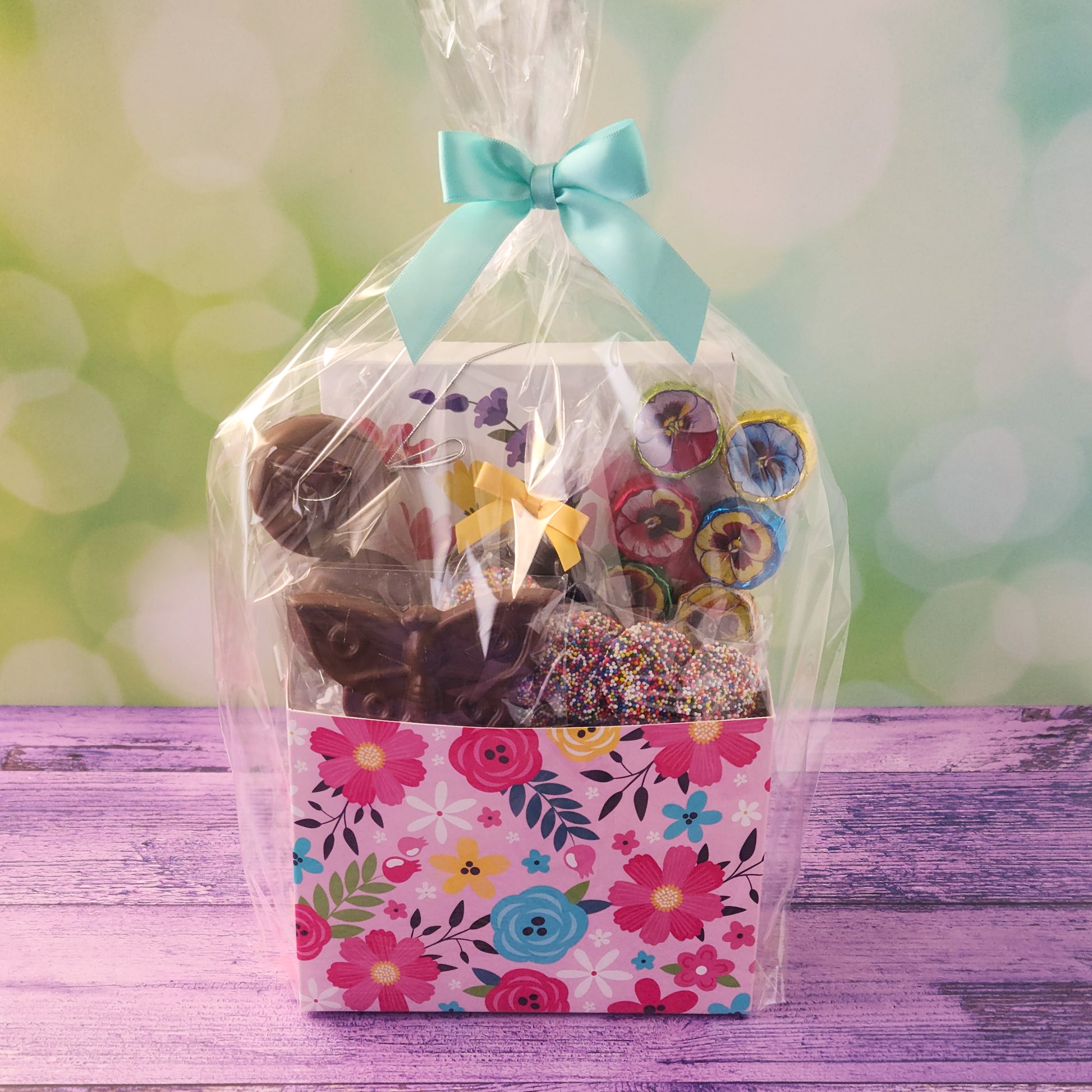 Floral Gift Basket – Stage Stop Candy
