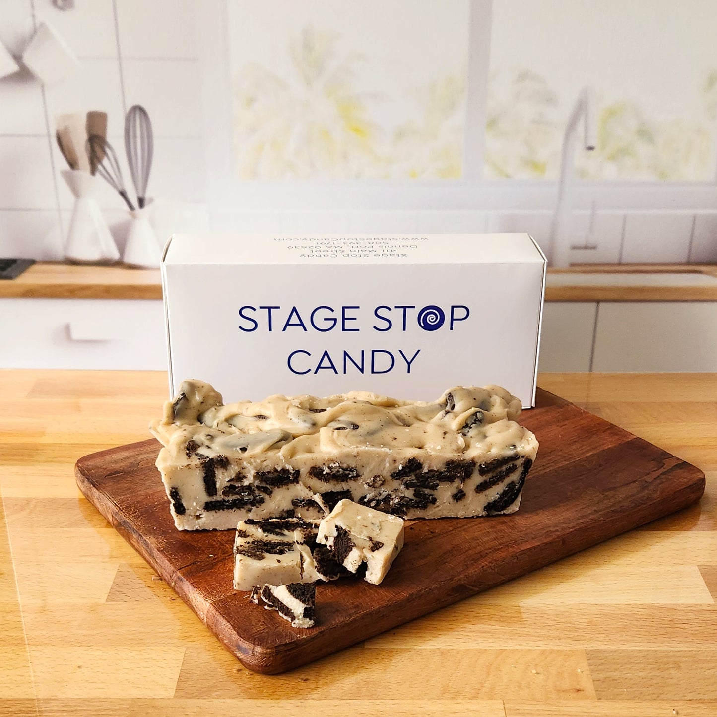 Creamy Vanilla Fudge mixed with Oreo cookies creates a heavenly combination. Our Fudge is made daily in our copper kettle in small batches with the freshest ingredients. 