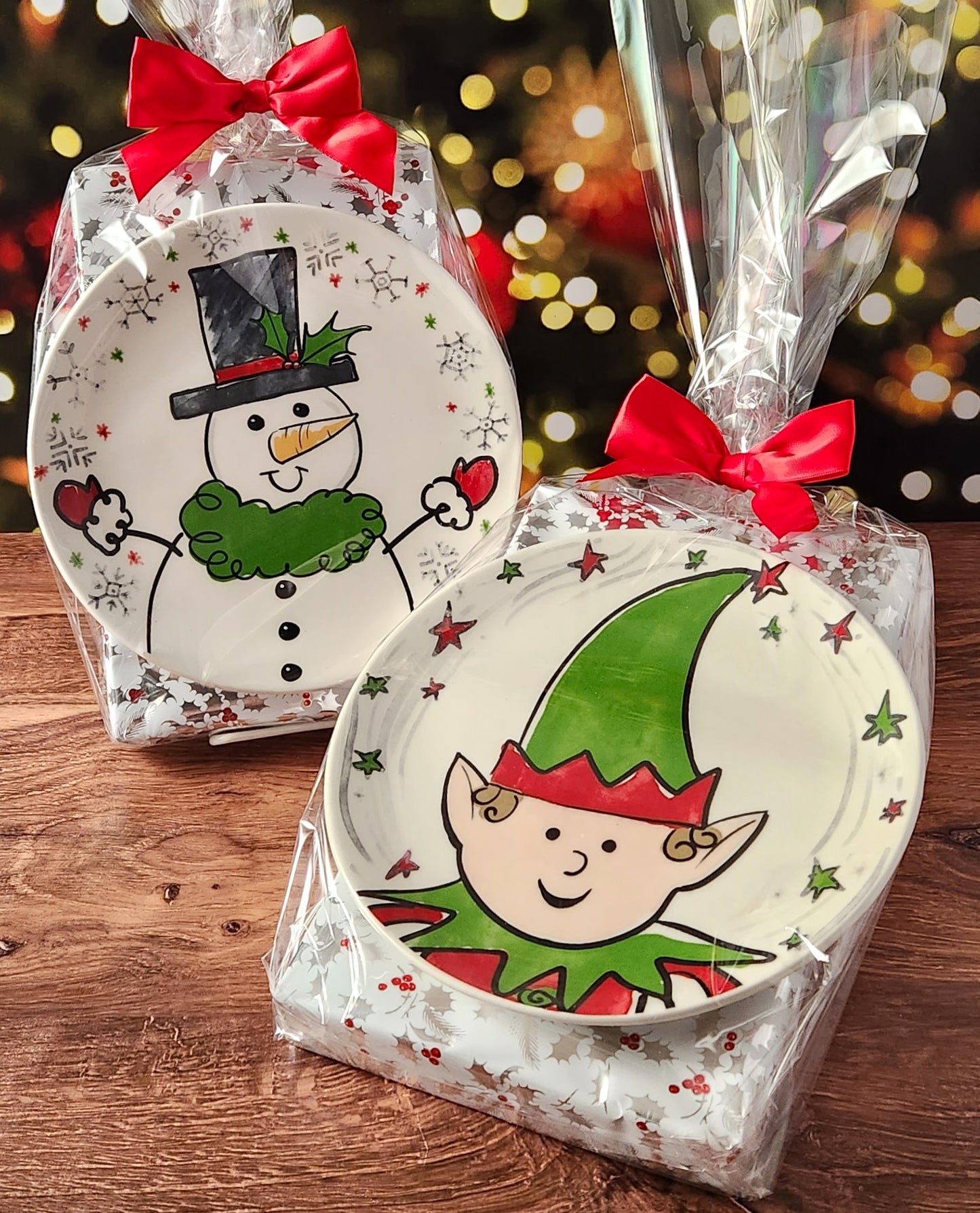 Make your celebrations extra special with this assortment of our most popular milk and dark chocolates, presented on a festive Christmas plate. Snowman and Christmas Elf plates pictured.