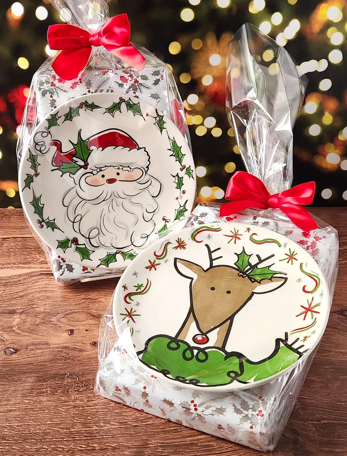 Make your celebrations extra special with this assortment of our most popular milk and dark chocolates, presented on a festive Christmas plate. Santa Claus and Reindeer plates pictured. 