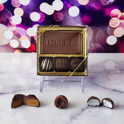  Express your love with our 3-piece I Love You Candy Box! Inside, a beautifully crafted milk chocolate card that says "I Love You" is paired with a smooth soft center cream, an indulgent truffle, and a delightful caramel. It's the perfect small treat to convey your heartfelt feelings!