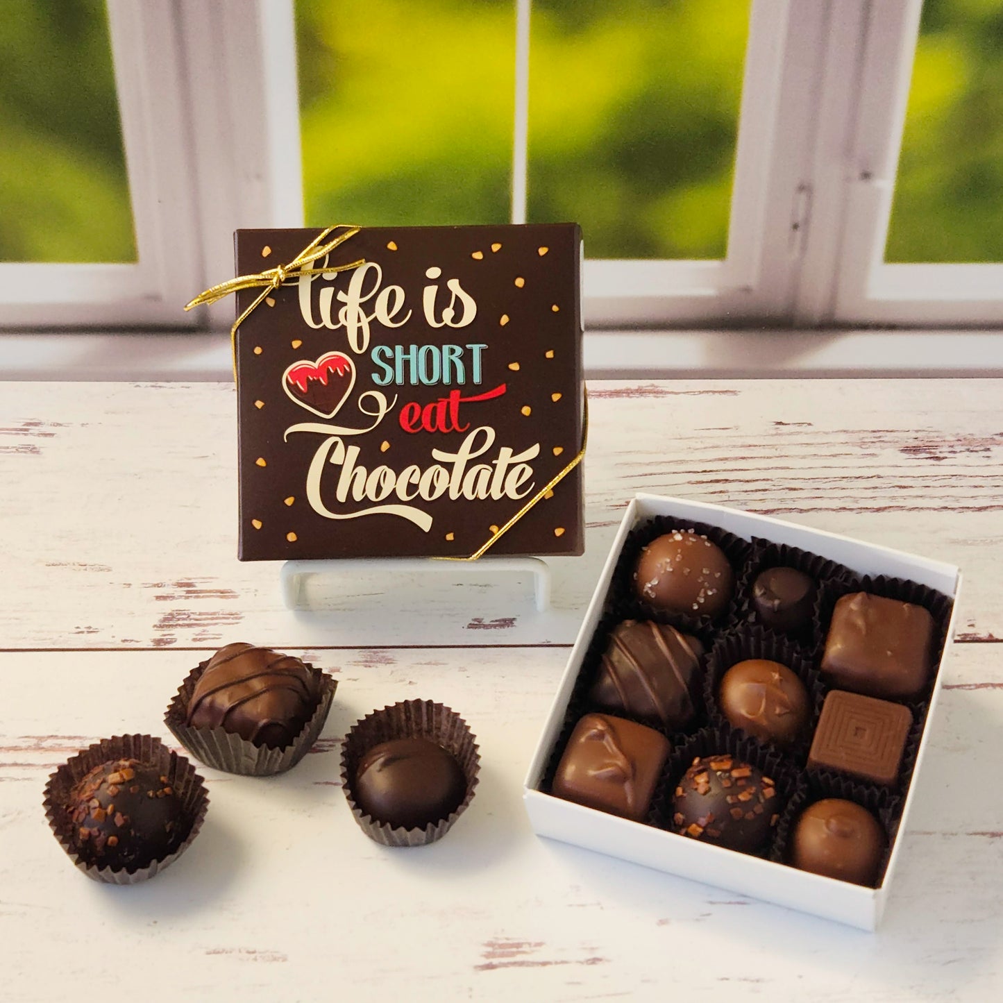 This handcrafted Mix of Milk & Dark Chocolate Popular Assortment is available in a 9‑piece or 16‑piece box with a playful “Life is Short, Eat Chocolate” message on the cover - perfect for brightening someone’s day or treating yourself. Inside, you’ll find an irresistible assortment of creams, caramels, melt‑aways and truffles.