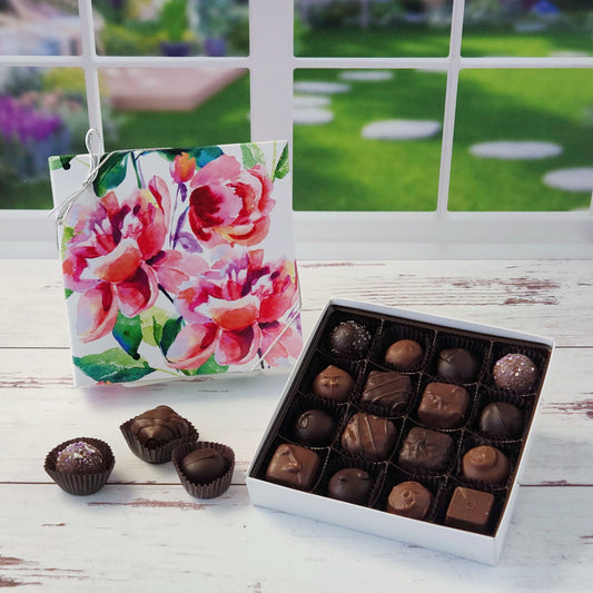 Inside this beautiful floral box you’ll find an irresistible assortment of creams, caramels, melt‑aways and truffles.
Available in a 16‑piece box.