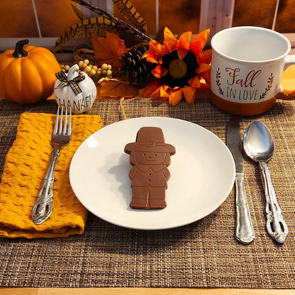 A fun and festive addition to your festivities, these milk chocolate pilgrims will elevate your thanksgiving celebrations. 