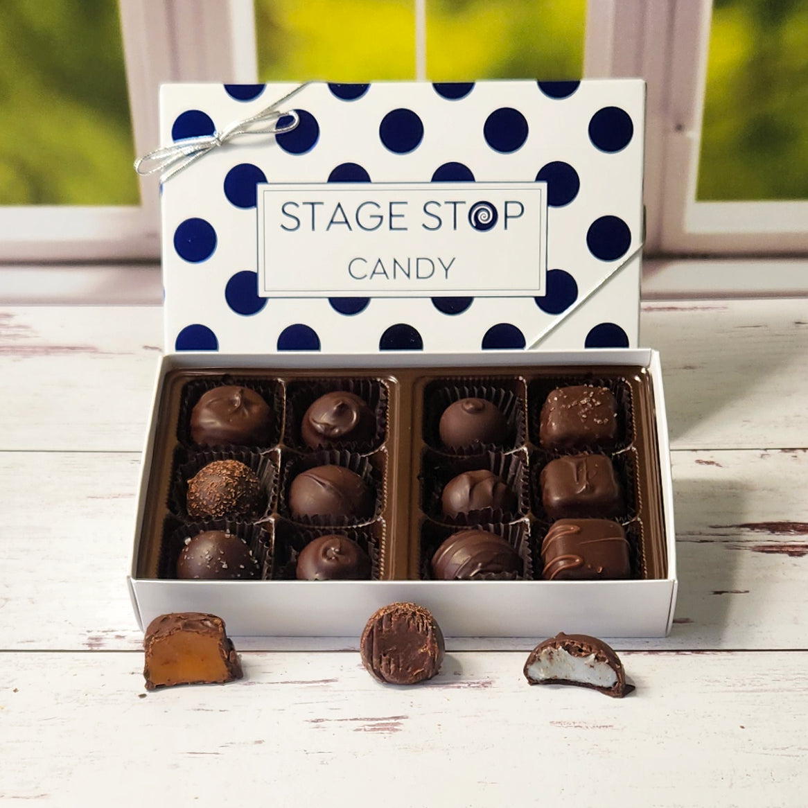 12 of our most popular chocolate pieces. Included in this small candy assortment you will find creams, caramels and truffles.