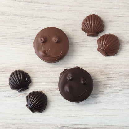 Seaside Smiles Gift Box - Chocolate Oreos & Shells