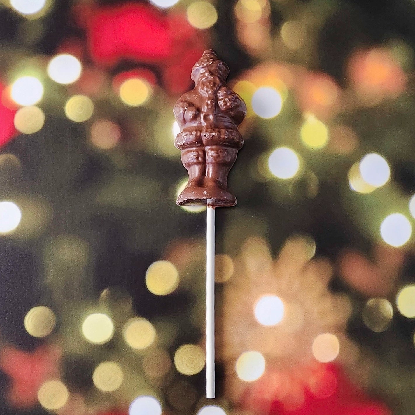 Celebrate the season with our Standing Santa Lollipop—a delightful holiday favorite crafted to resemble jolly Old Saint Nick himself! Made from premium milk chocolate molded into a cheerful Santa Claus, this lollipop is perfect as a festive stocking stuffer, a thoughtful holiday gift, or a sweet treat for yourself!