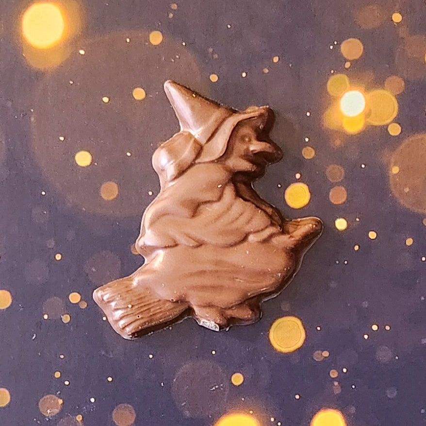 Milk chocolate witch favor. Measuring approximately 2.75 inches wide by 3.5 inches tall and weighing around 31 grams, just the right size for a deliciously spooky snack.