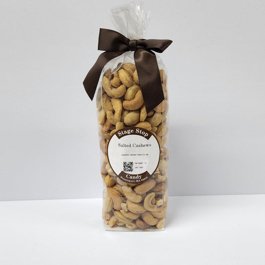 Fresh roasted cashews with salt