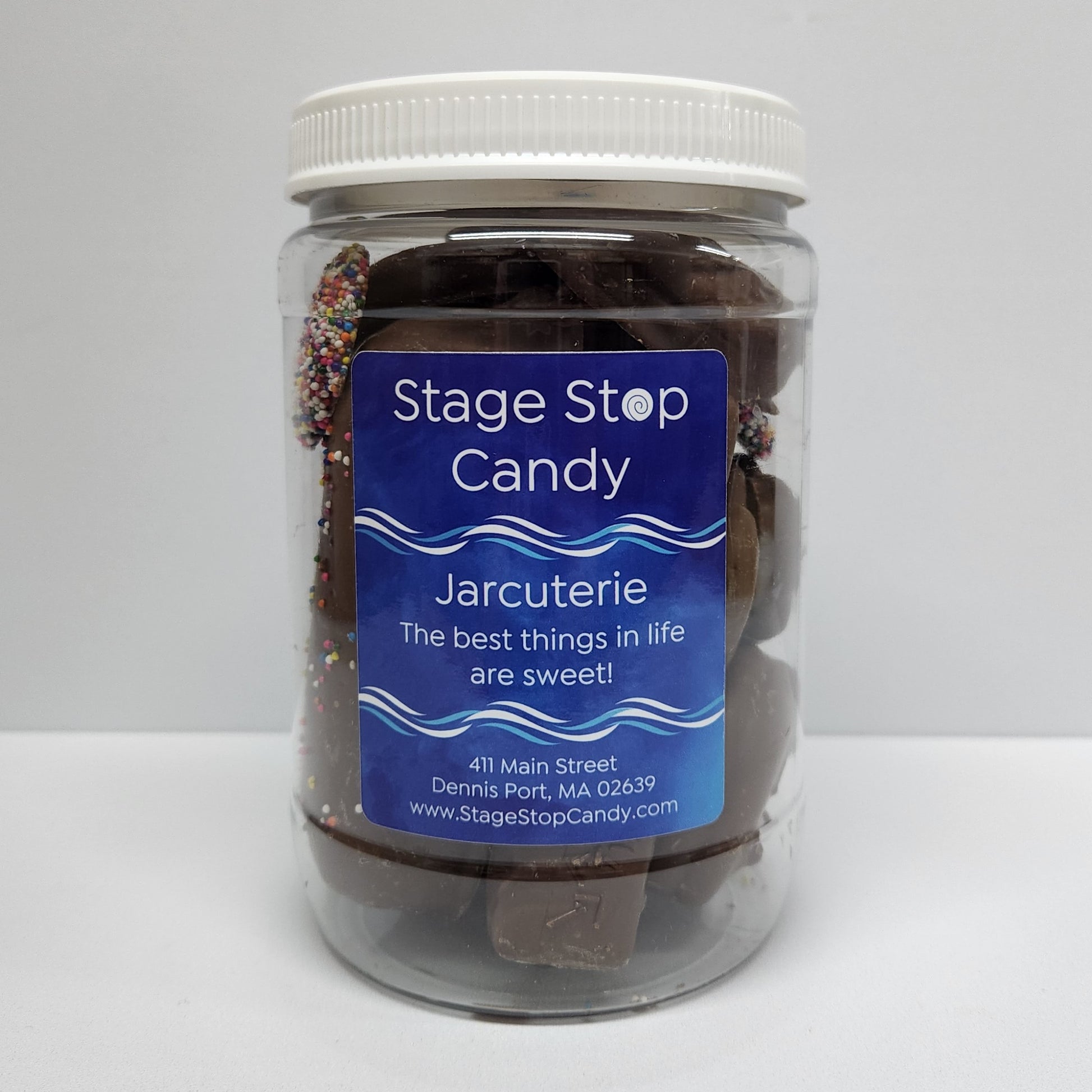 Stage Stop Candy’s Chocolate Lovers Jarcuterie includes: Chocolate Covered Oreos, Pretzels, Wafer Cookies, Shortbread Cookie, a Rice Krispie Treat, a Twinkie, and Nonpareils